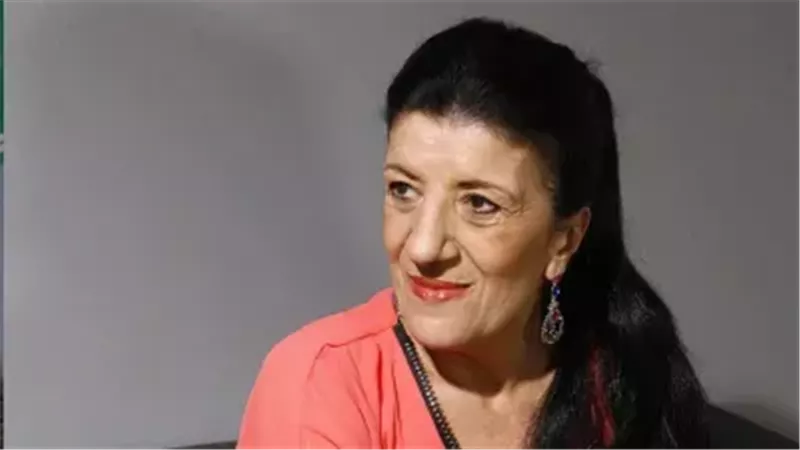 الفنانة الجزائرية باية بوزار