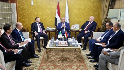 كامل الوزير يبحث مع وزيري الصناعة والداخلية والنقل الجزائريين التعاون المشترك
