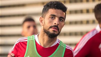 أيمن أشرف: مدافعو الأهلي مميزون.. والجزار الأنسب لدعم الخط الخلفي