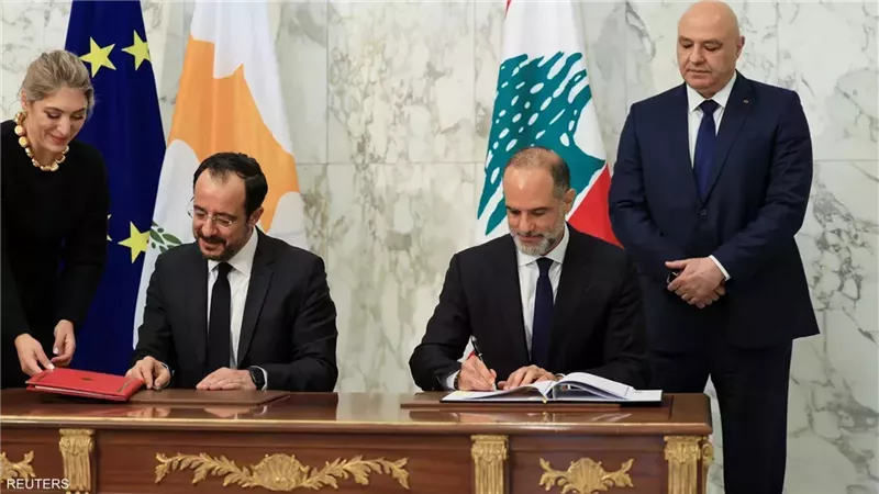 لبنان وقبرص يوقعان اتفاقا لترسيم الحدود البحرية