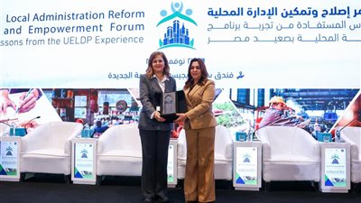 لدورهم في برنامج تنمية صعيد مصر.. وزيرة التنمية المحلية تكرم الدكتورة هالة السعيد ومعيط