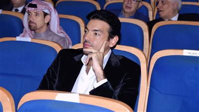 جامعة مصر للعلوم والتكنولوجيا تكرم الشاعر وطبيب الأسنان السعودي تركي آل إدريس