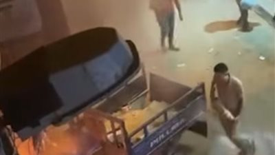 حريق ضخم يلتهم مخزن حلويات في منطقة الفلكي بالإسكندرية |صور 