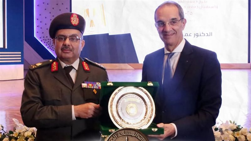وزير الإتصالات وتكنولوجيا المعلومات 