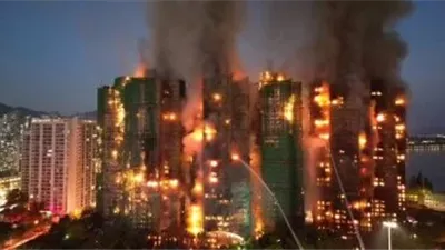 هونغ كونغ تنعى ضحايا كارثة الحريق الأسوأ منذ 80 عامًا.. صدمة وطنية