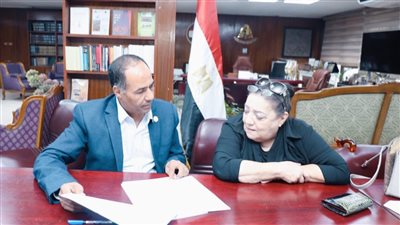«هيئة الكتاب» تتعاقد مع أسرة الراحل الدكتور شكري عيّاد لإصدار مؤلفاته