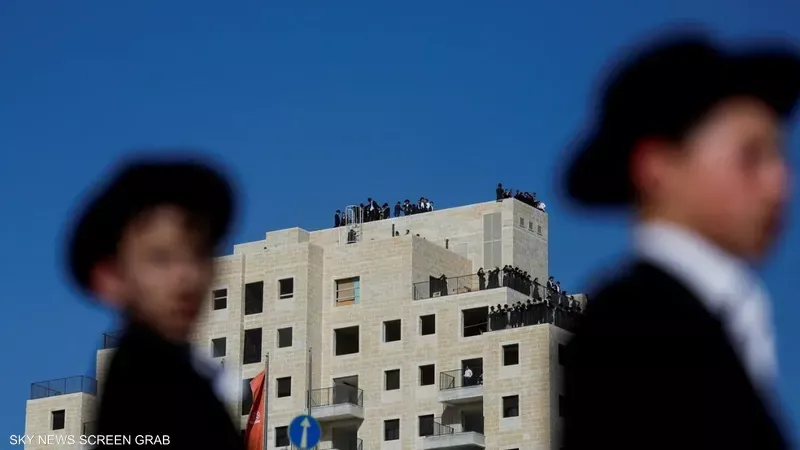 آلاف الإسرائيليين يصطفون أمام سفارة البرتغال في تل أبيب
