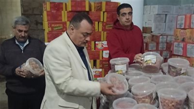 تموين دمياط: ضبط مخزن بدون ترخيص والتحفظ على 86616 كيس حلويات فاسدة 