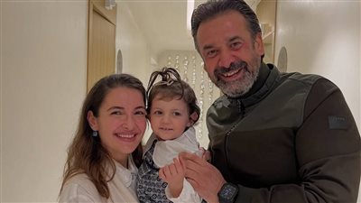 كريم عبد العزيز يشعل السوشيال ميديا بلحظات عفوية مع حفيدة أصالة