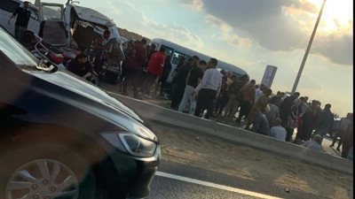 إصابة 5 أشخاص إثر تصادم عدد من السيارات بطريق السويس 