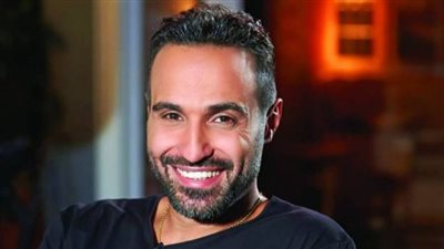 أحمد فهمي يرد على أنباء ارتباطه بأسماء جلال: هو أنا أطول