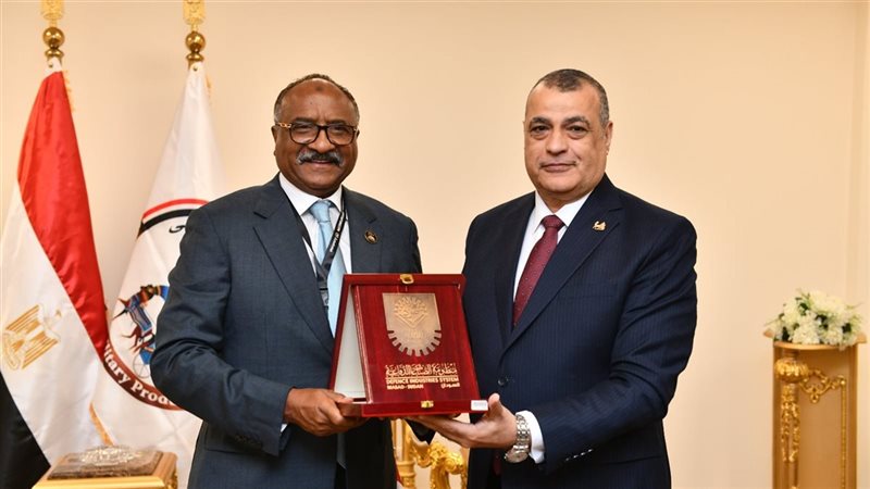  وزير الإنتاج الحربي ومدير عام الصناعات الدفاعية السوداني