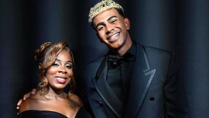 لامين يامال ووالدته