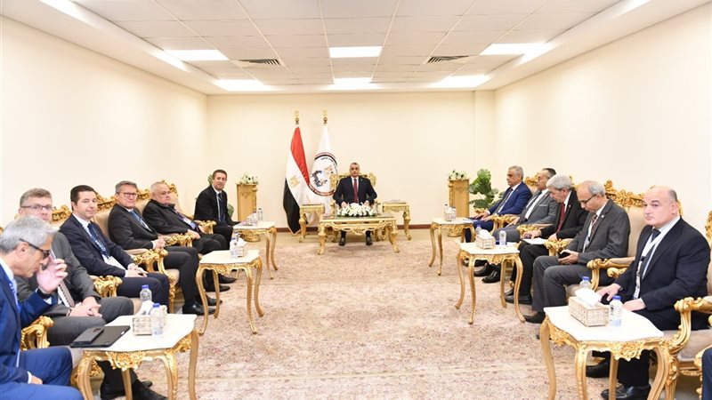 وزير الانتاج الحربي 