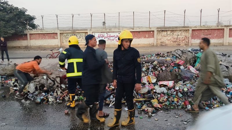 حريق سيارة خردة