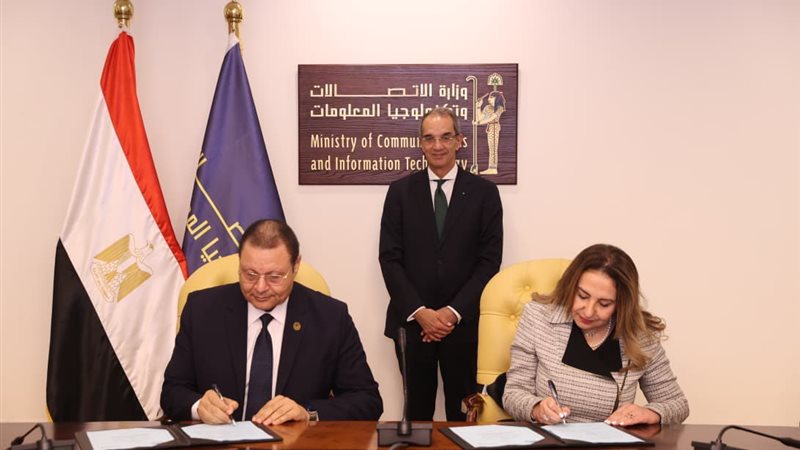 توقيع مذكرة تفاهم بين الاتصالات وتكنولوجيا المعلومات