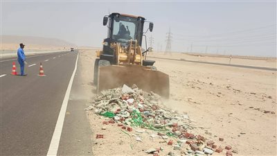 الغردقة تتنفس.. إزالة مخلفات البناء من الطريق الدائري لتحسين الحركة المرورية