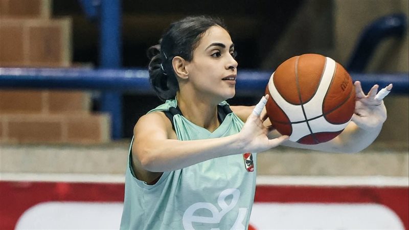 دينا عمرو لاعبة السلة