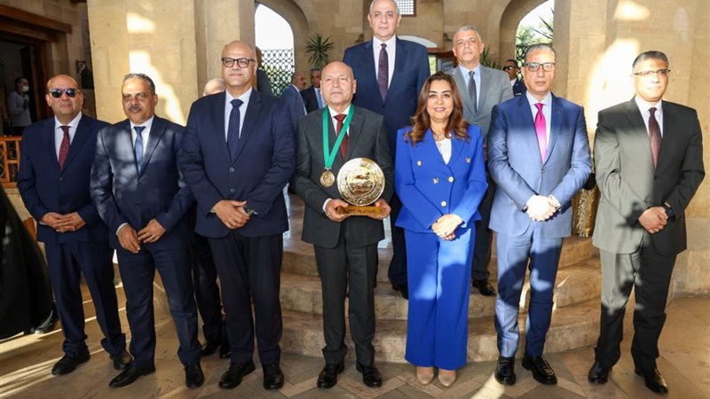 وزيرة التنمية المحلية تهنئ محافظ القاهرة