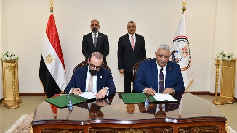  توقيع عقود للتعاون في المجال العسكري