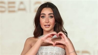 هنا الزاهد تخطف الأنظار بإطلالتها في افتتاح مهرجان البحر الأحمر السينمائي