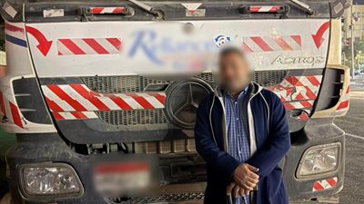 سقوط أسمنت من خلاطة .. ضبط سيارة نقل عرضت حياة المارة للخطر بالمقطم 