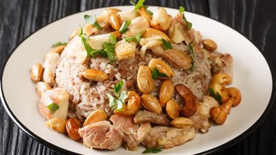 طريقة تحضير الأرز بالمكسرات.. نكهة غنية ولمسة مطاعم على سفرتك