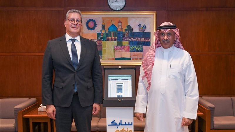  وزير البترول والثروة المعدنية مع الرئيس التنفيذي لشركة سابك