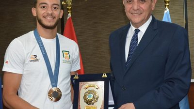 بعد تهنئة البطل محمد السيد.. محافظ الغربية يؤكد مواصلة دعم المواهب الرياضية