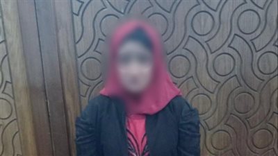 القبض على فتاة تروج للأعمال المنافية للآداب بالإسكندرية