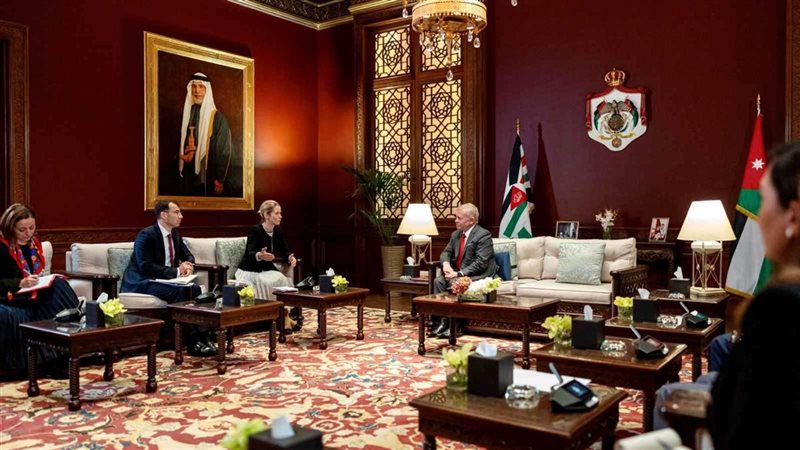 ملك الأردن خلال لقائه ممثلة الاتحاد الأوروبي 