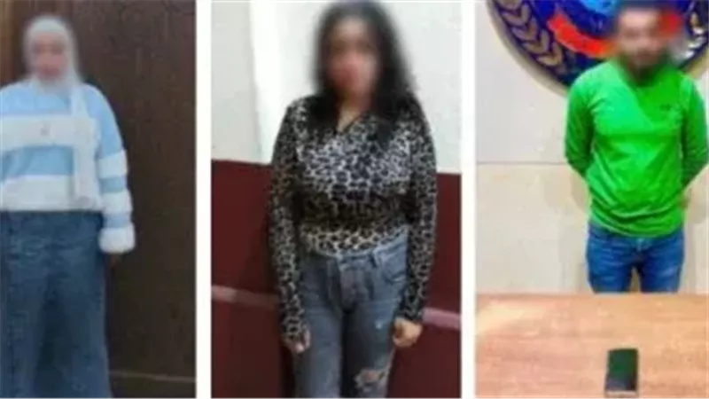 المتهمون عقب القبض عليهم