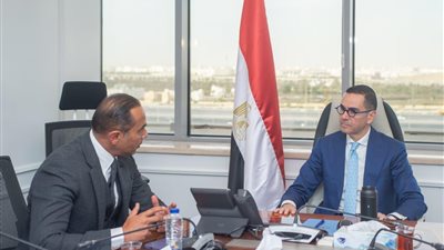 وزير الاستثمار يبحث مع مجموعة 