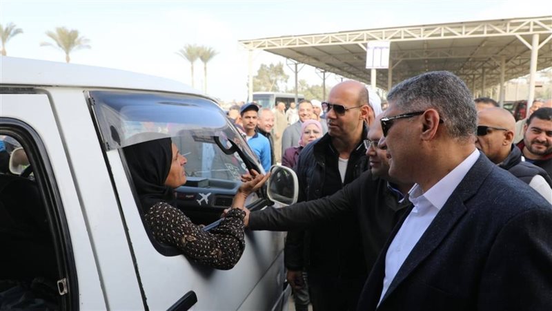 المحافظ بموقف الصف