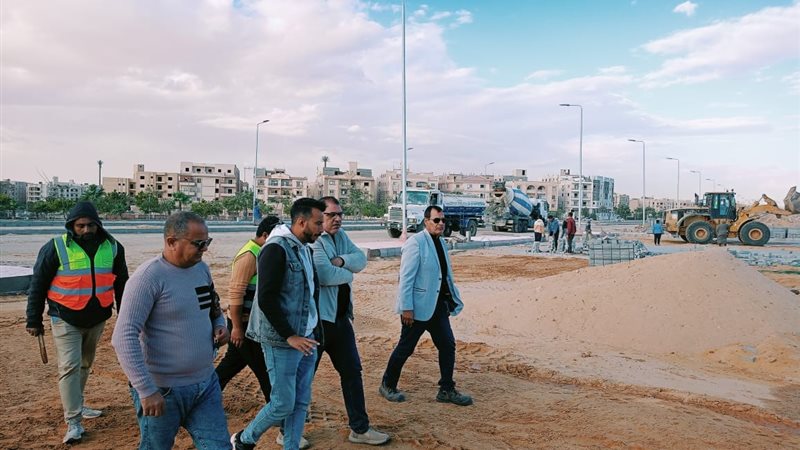 رئيس جهاز مدينة الشروق يتابع أعمال تطوير الموقف العام 