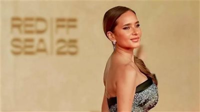 نيللي كريم تتألق بإطلالة راقية في مهرجان البحر الأحمر السينمائي