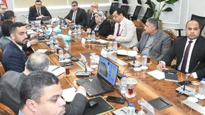 وزير الإسكان يتابع سير العمل بقطاع التخطيط والمشروعات بالمجتمعات العمرانية