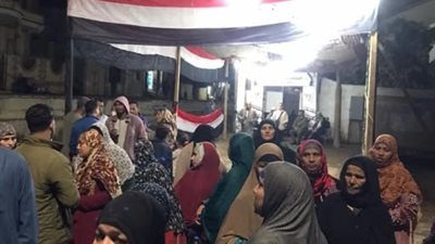  إقبال جماهيري كثيف بلجنة ميت القائد بالعياط في انتخابات النواب 