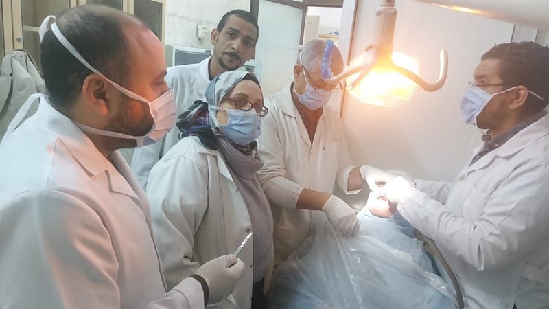 جانب من الفريق الطبي