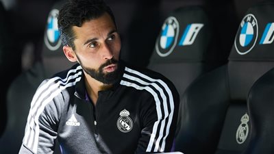 أربيلوا يتحدى الضغوط: ريال مدريد لن يرفع الراية البيضاء في سباق الليجا