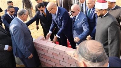 عاصم الغايش يضع حجر الأساس لمسجد شهداء القضاة بالتجمع السادس