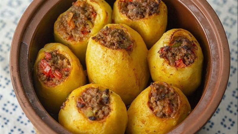 طريقة عمل البطاطس باللحمة المفرومة 