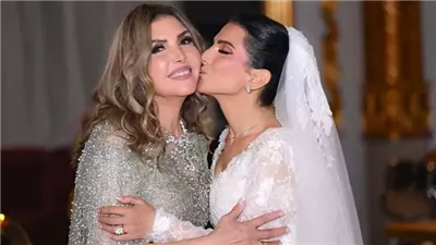 بحضور نجوم الفن.. نادية مصطفى تحتفل بزفاف ابنتها