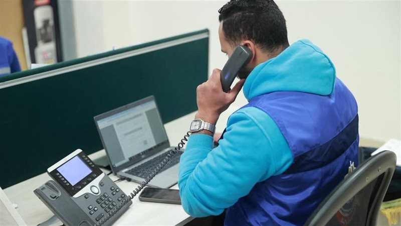 مستقبلو مكالمات الخط الساخن 