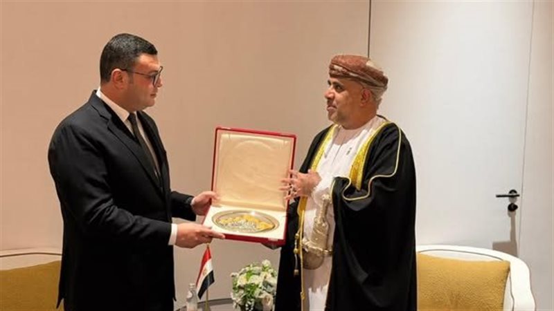 وزير الاسكان ونظيره العماني 