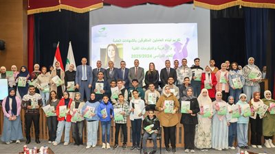 «البريد» يُكرم أبناء العاملين المتفوقين دراسياً على مستوى الجمهورية