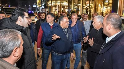 ليلاً.. محافظ الشرقية يقود حملة مكبرة للنظافة ورفع كافة الإشغالات والتعديات بالزقازيق