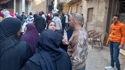 توافد الناخبين بشكل مكثف أمام مدرسة طه عثمان بن عفان في جولة الإعادة بالمطرية.. صور