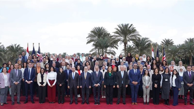 وزير الاتصالات يحتفي بتخرج 102 متدربة من 'ديجيتلز مصر' 