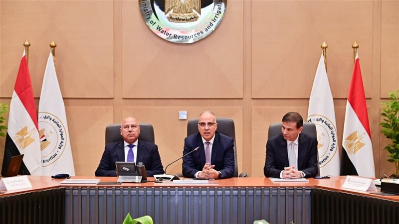 وزراء الصناعة والري والزراعة